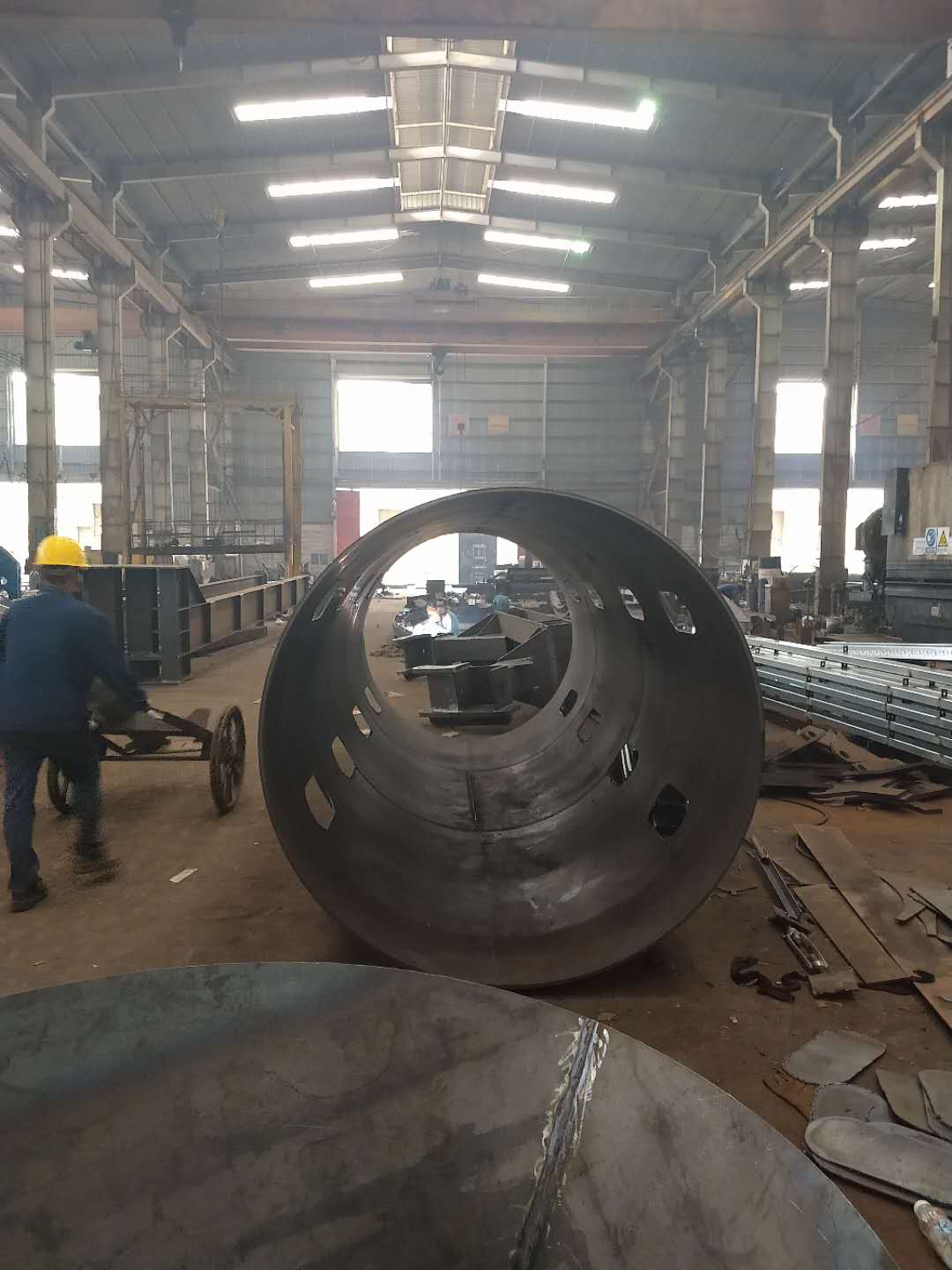 Fractionating column vessel fabrication work